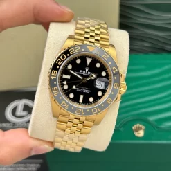 Đồng hồ Rolex GMT-Master II M126718GRNR-0001 40mm Black Dial Yellow Gold Replica 1:1 – Top Quality Version