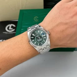 Đồng Hồ Rolex Sky-Dweller White Gold 336934-0002 42mm Green Dial Replica 1:1 – Top Quality Version