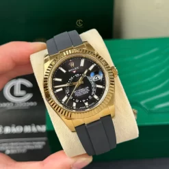 Đồng hồ Rolex Oyster Perpetual Sky-Dweller M326238-0009 42mm Black Oysterflex Yellow Gold Replica 1:1 – Top Quality Version