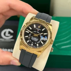 Đồng hồ Rolex Oyster Perpetual Sky-Dweller M326238-0009 42mm Black Oysterflex Yellow Gold Replica 1:1 – Top Quality Version