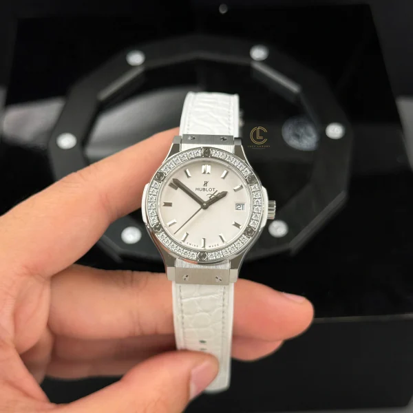 Đồng Hồ Nữ Hublot Classic Fusion 581.NE.2010.LR.1204 33mm White Replica 1:1 – Top Quality Version