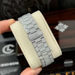 Patek Philippe Nautilus 5712/1A 40mm Blue Dial Full Moissanite Hongkong Replica 1:1 – Top Quality Version