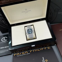 Patek Philippe Nautilus 5712/1A 40mm Benzel Baugette Full Moissanite HongKong Replica 1:1 – Top Quality Version