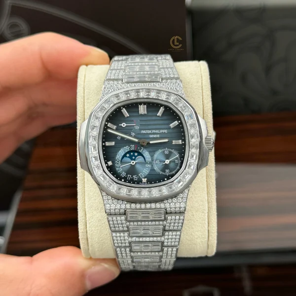 Patek Philippe Nautilus 5712/1A 40mm Benzel Baugette Full Moissanite HongKong Replica 1:1 – Top Quality Version