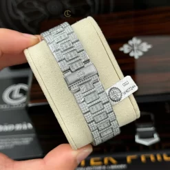 Patek Philippe Nautilus 5712/1A 40mm Benzel Baugette Full Moissanite HongKong Replica 1:1 – Top Quality Version