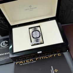 Patek Philippe Nautilus 5712/1A 40mm Demi Baugette Blue Full Moissanite HongKong Replica 1:1 – Top Quality Version