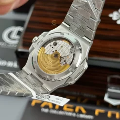 Patek Philippe Nautilus 5712/1A 40mm Demi Baugette Blue Full Moissanite HongKong Replica 1:1 – Top Quality Version