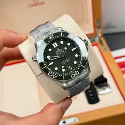 Omega Seamaster Diver 300M 42mm Green Dial Replica 1:1 – Top Quality Version