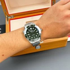 Omega Seamaster Diver 300M 42mm Green Dial Replica 1:1 – Top Quality Version