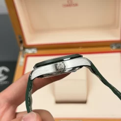 Omega Seamaster Aqua Terra Worldtimer 43mm Green Dial Replica 1:1 – Top Quality Version